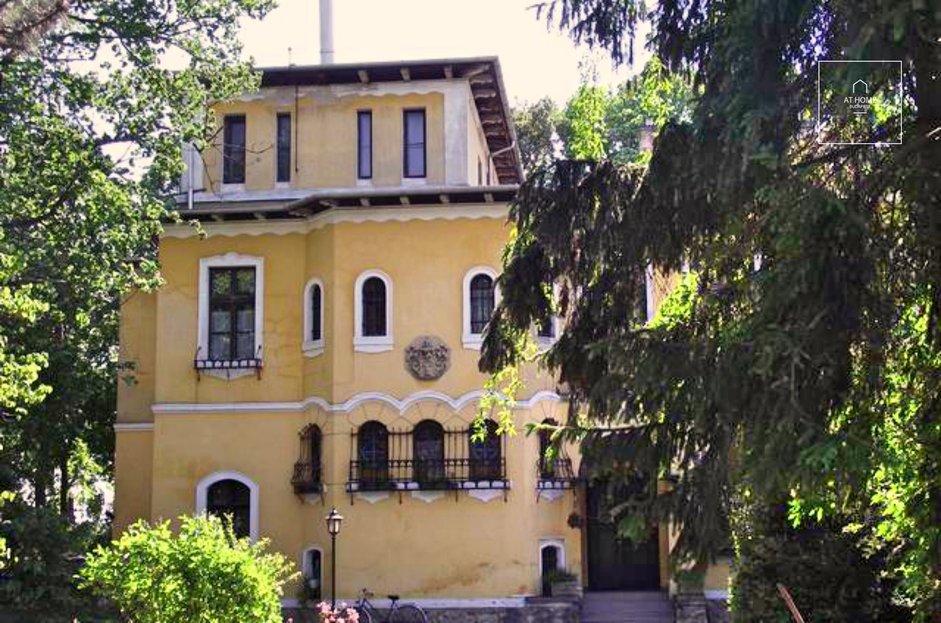 Exclusive villa for sale in Szabadbattyán