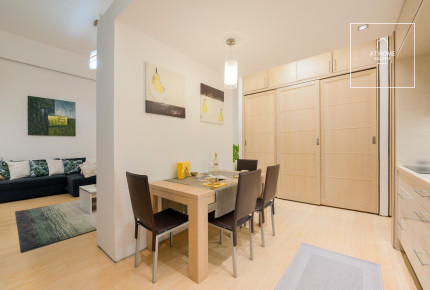 Nicely refurbished 2 bedroom apartment for rent in a gorgeous building in the heart of Budapest