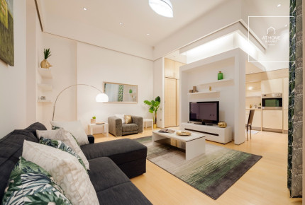 Nicely refurbished 2 bedroom apartment for rent in a gorgeous building in the heart of Budapest