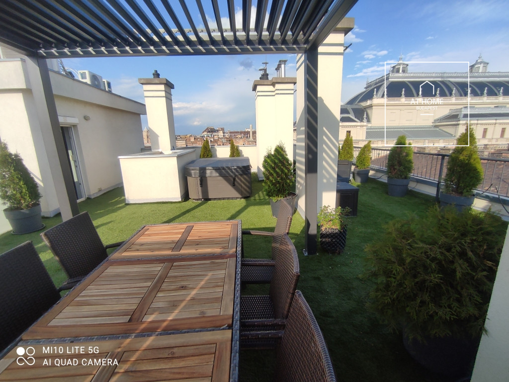 Exclusive apartment with huge roof terrace in Budapest VI. district