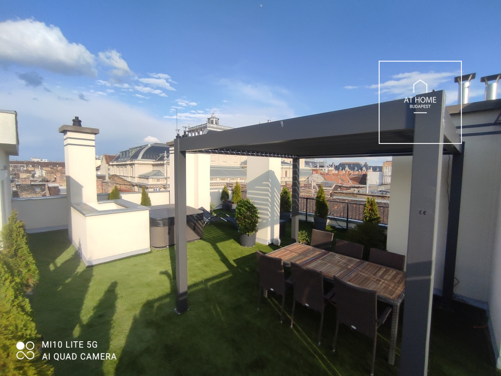 Exclusive apartment with huge roof terrace in Budapest VI. district