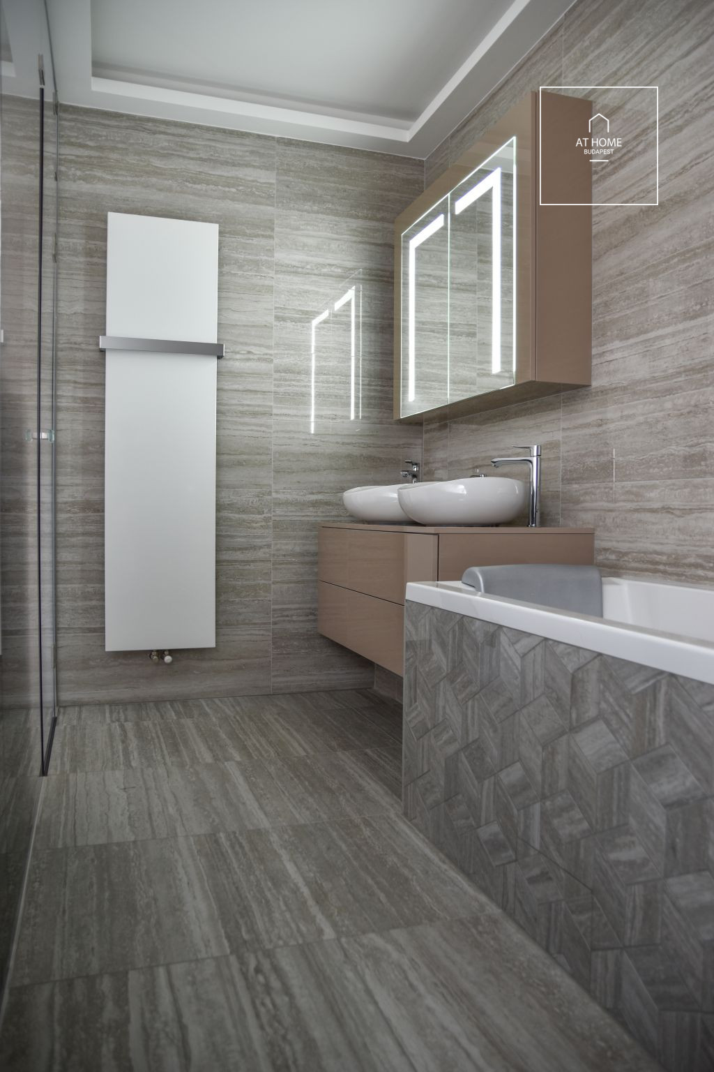 Exkluzív lakás hatalmas tetőterasszal Budapest VI. kerületében