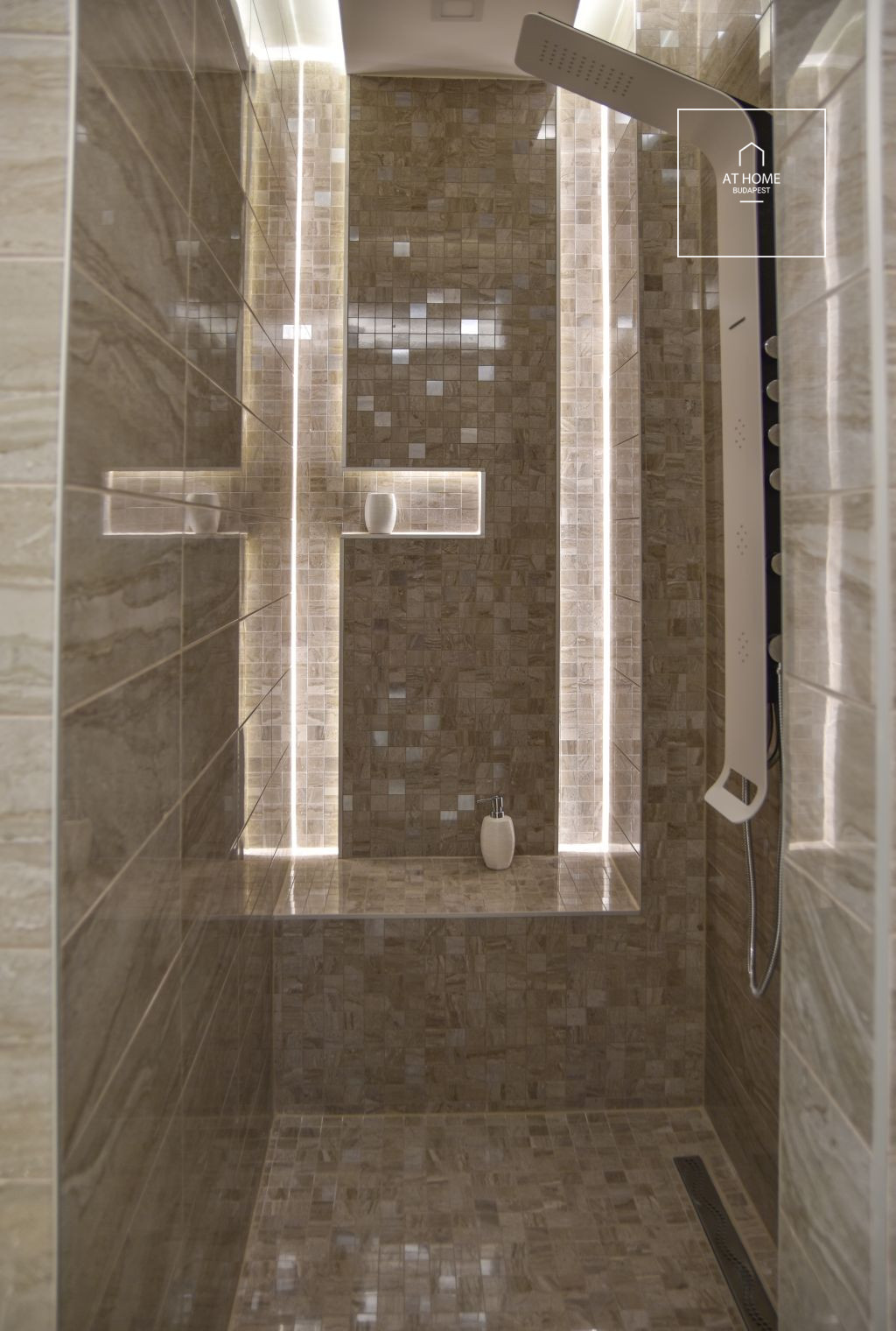 Exkluzív lakás hatalmas tetőterasszal Budapest VI. kerületében