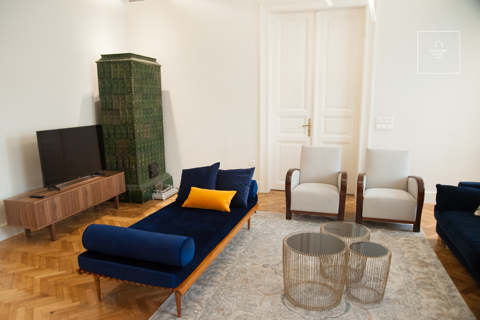 Fully furnished 133 sqm, 3-bedroom apartment for rent in the 6th district