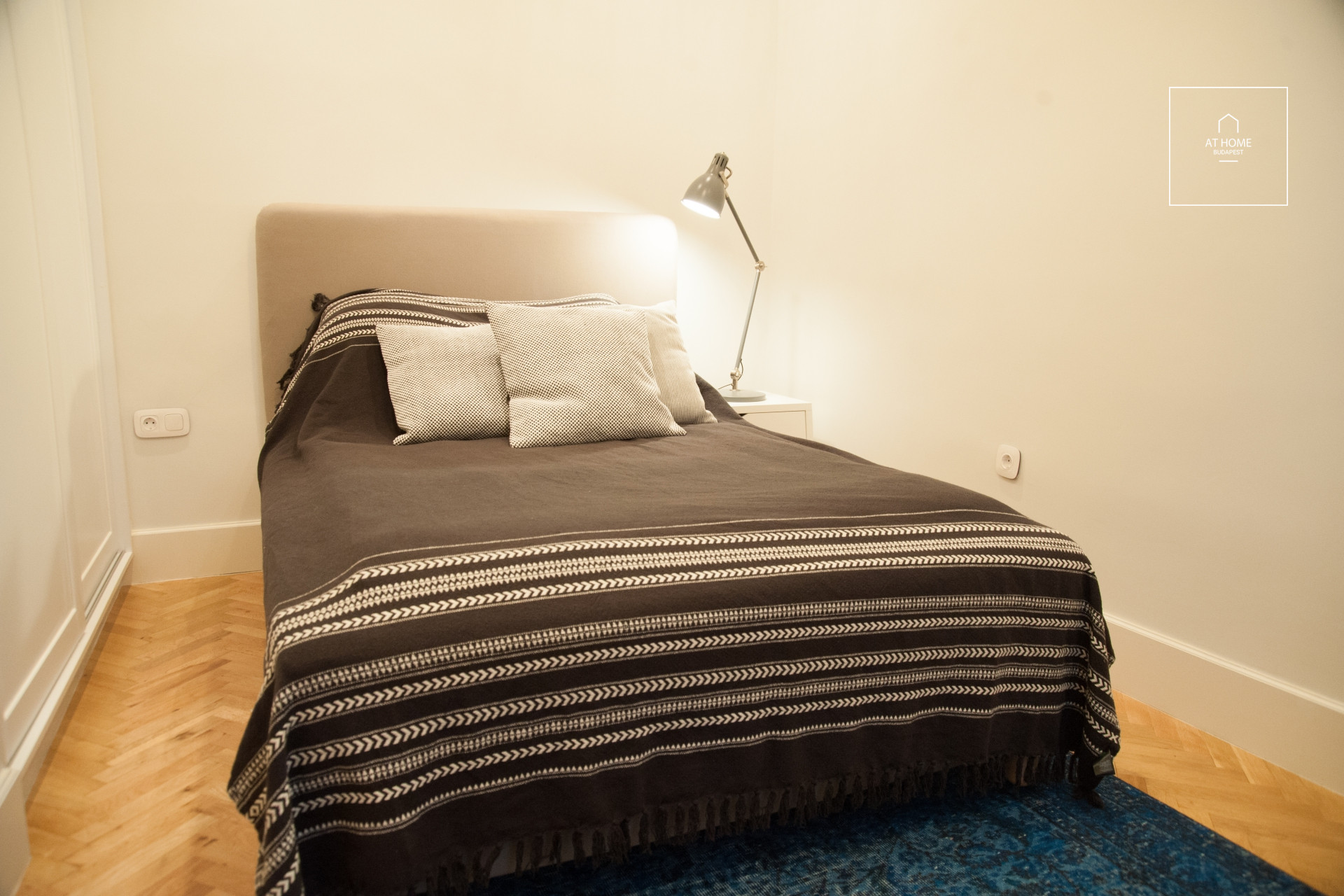 Fully furnished 133 sqm, 3-bedroom apartment for rent in the 6th district