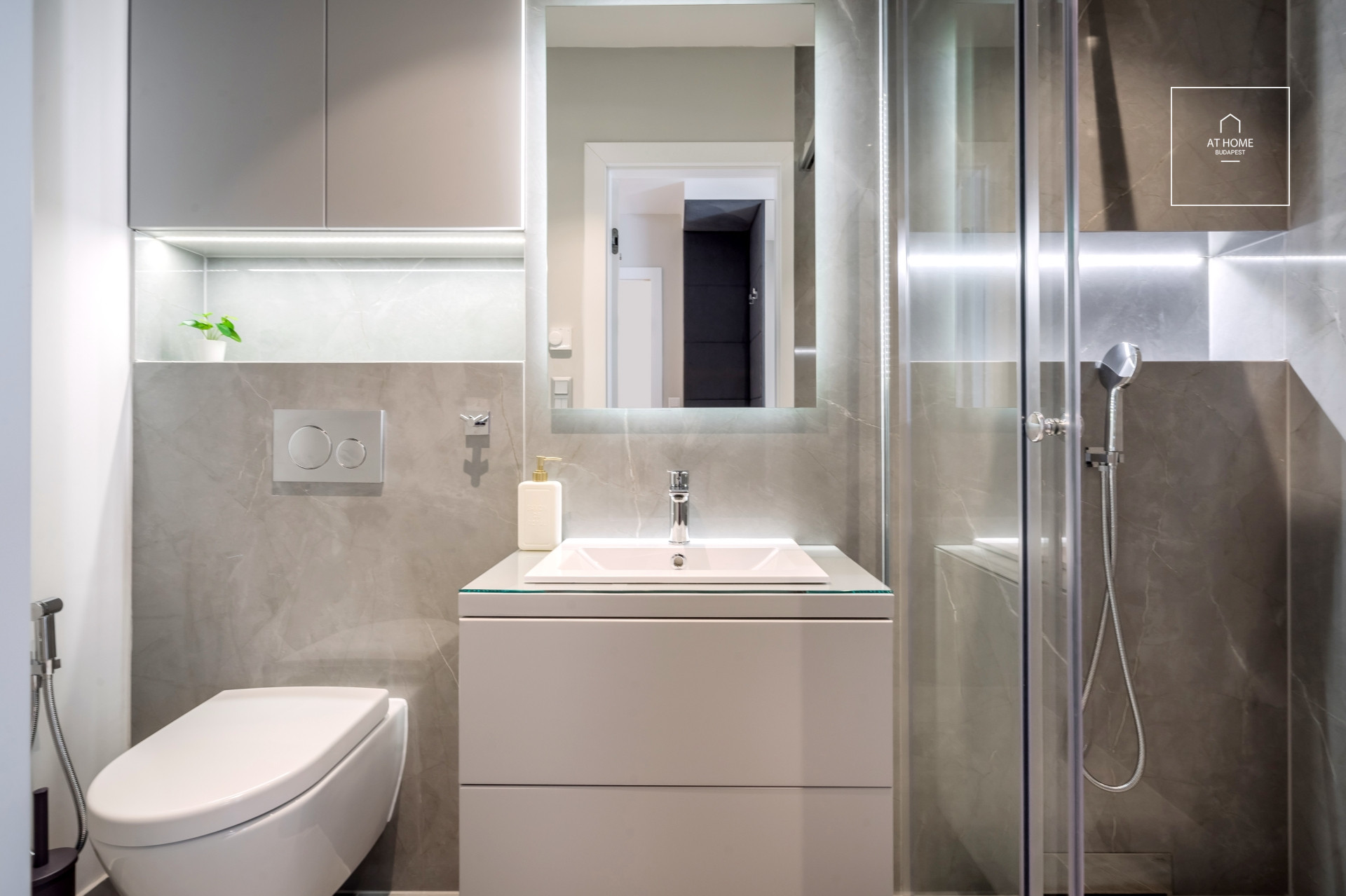 Freshly refurbished beautiful apartment with panorama in Budapest I. district