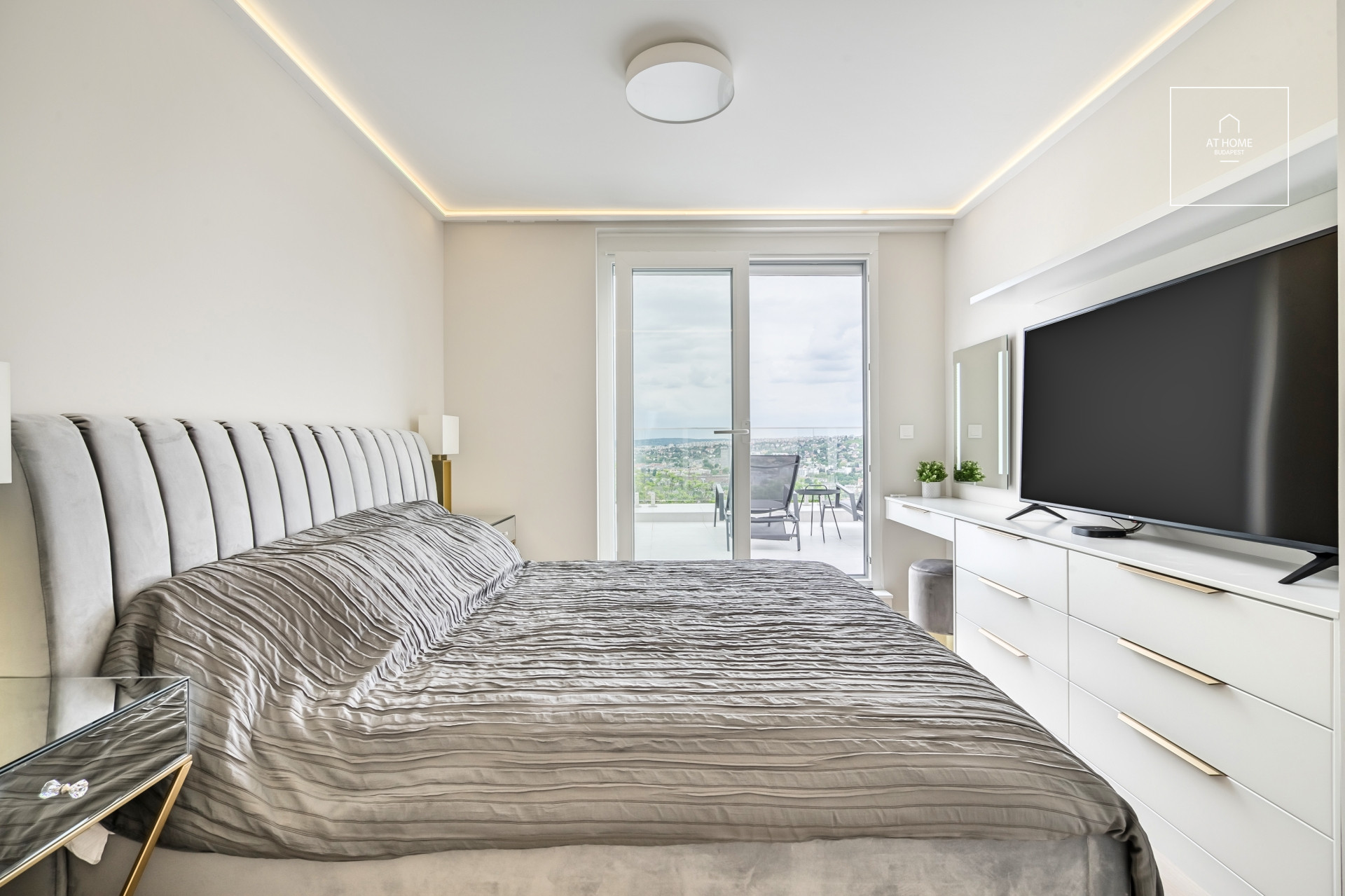 Freshly refurbished beautiful apartment with panorama in Budapest I. district