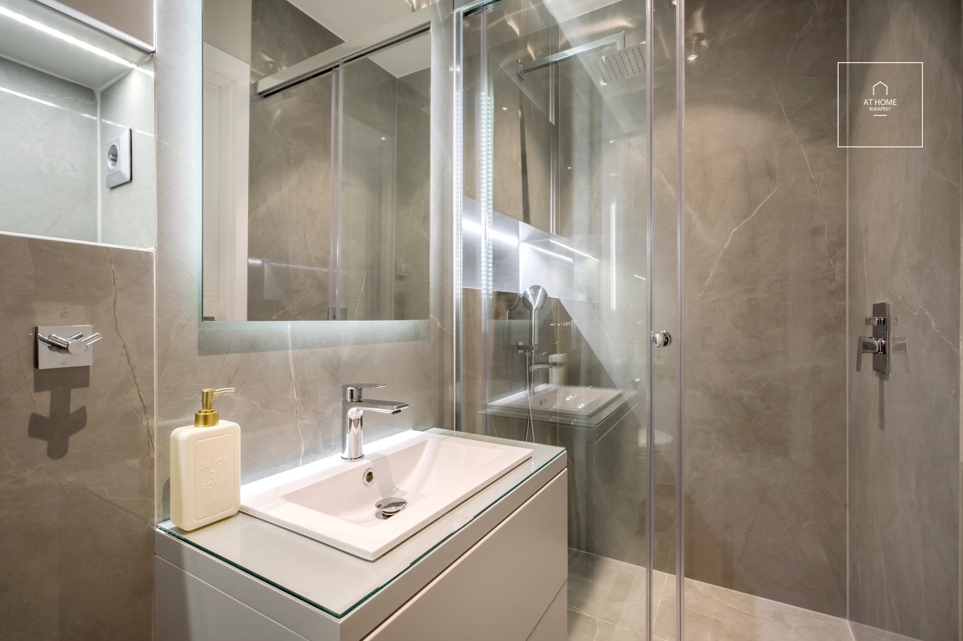 Freshly refurbished beautiful apartment with panorama in Budapest I. district