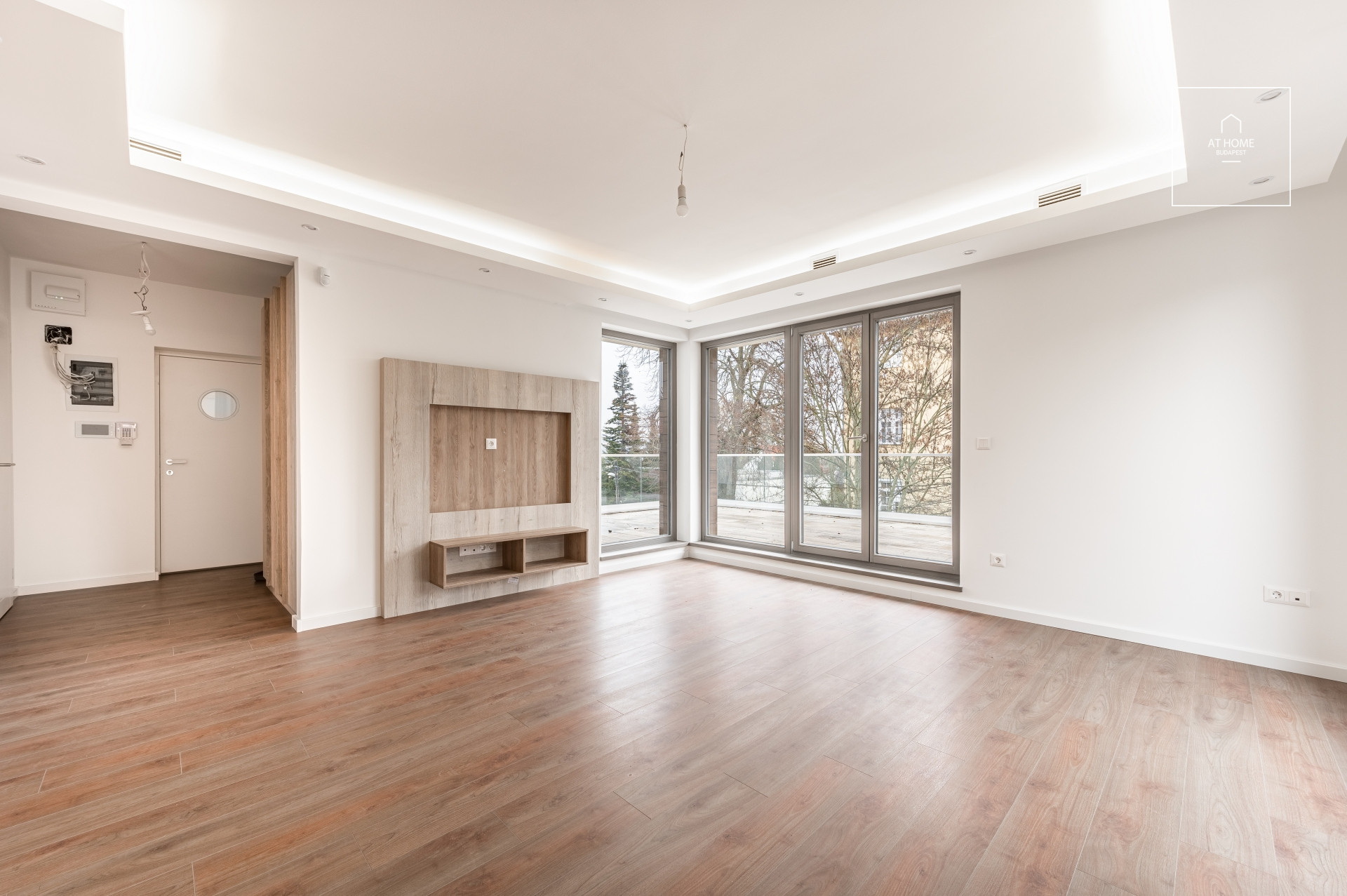 II. kerületben gyönyörű  Bauhaus villaépületben egy felújított penthouse luxuslakás eladó