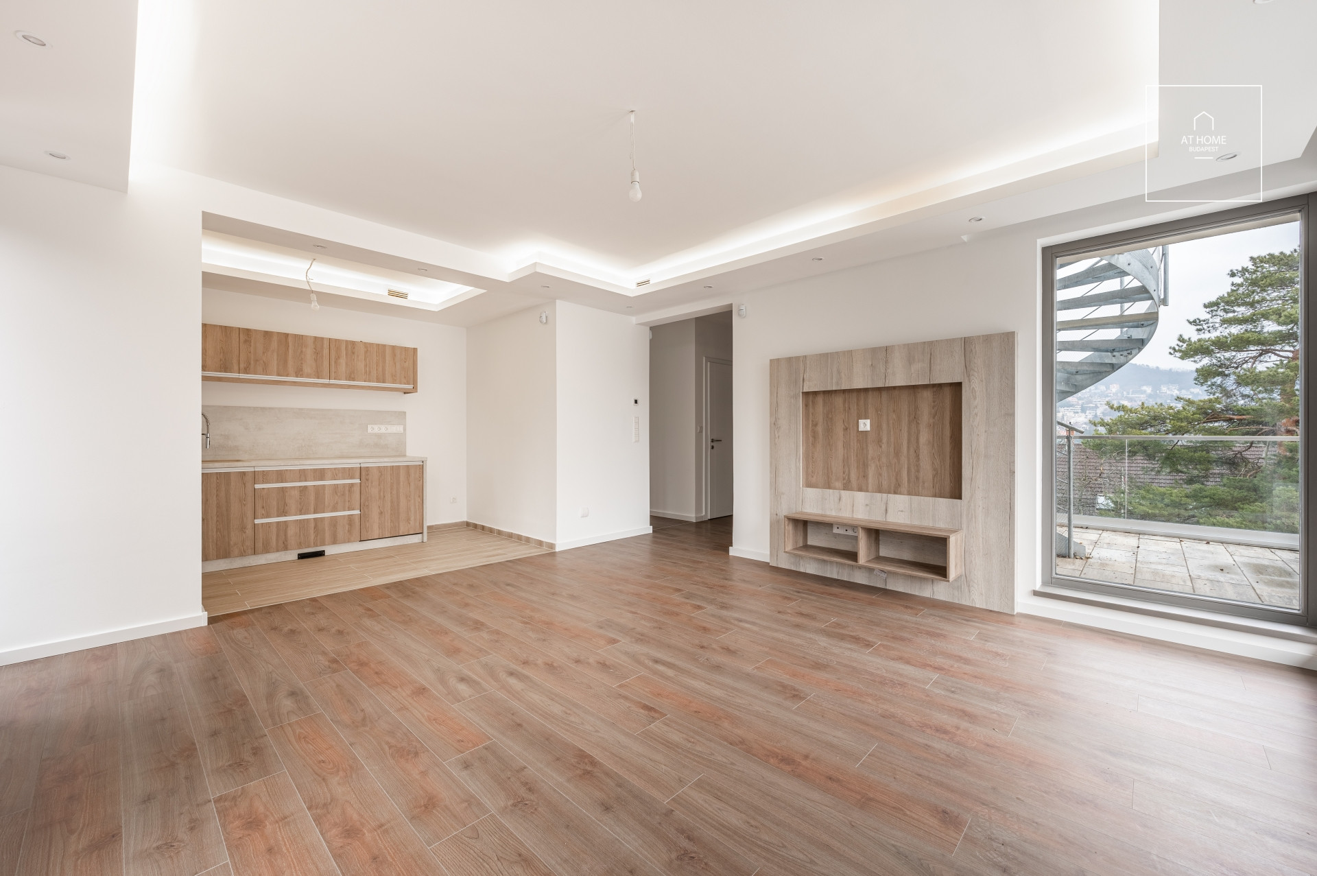 Luxury penthouse apartment in a beautiful renovated Bauhaus villa for sale in Budapest II. district