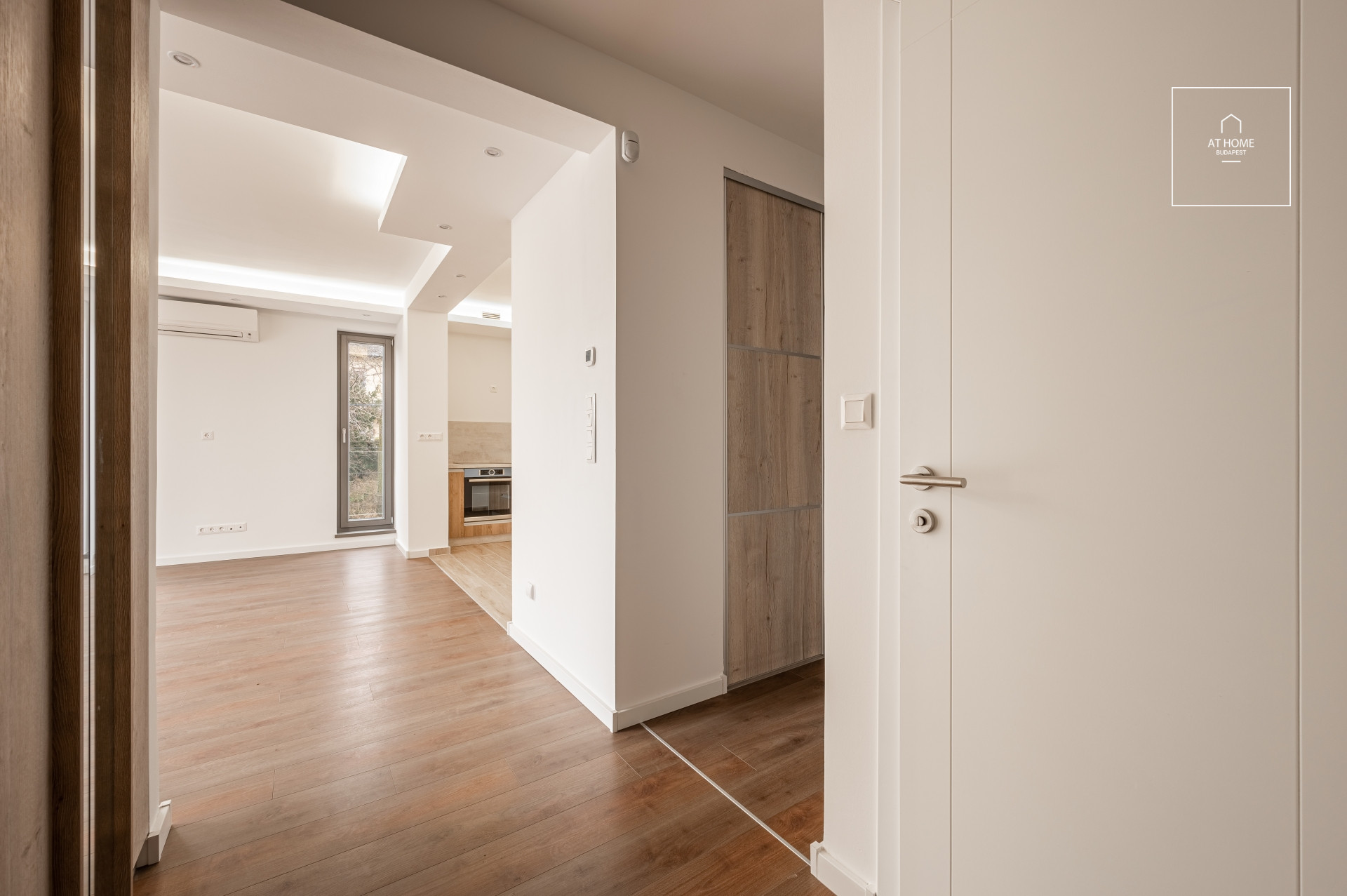 Luxury penthouse apartment in a beautiful renovated Bauhaus villa for sale in Budapest II. district