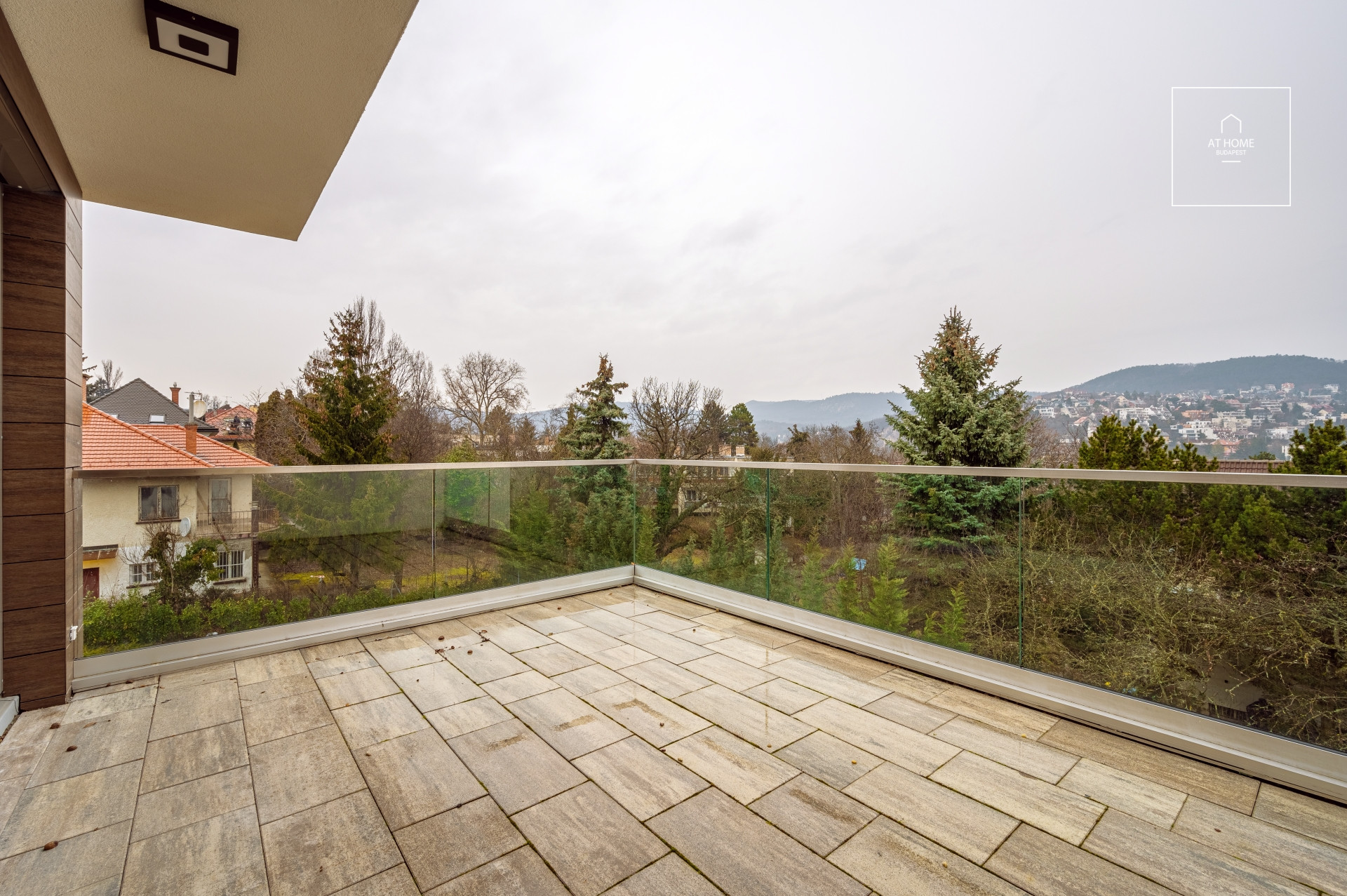 Luxury penthouse apartment in a beautiful renovated Bauhaus villa for sale in Budapest II. district