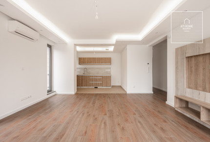 Luxury penthouse apartment in a beautiful renovated Bauhaus villa for sale in Budapest II. district