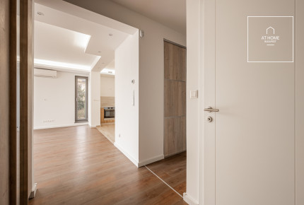 Luxury penthouse apartment in a beautiful renovated Bauhaus villa for sale in Budapest II. district