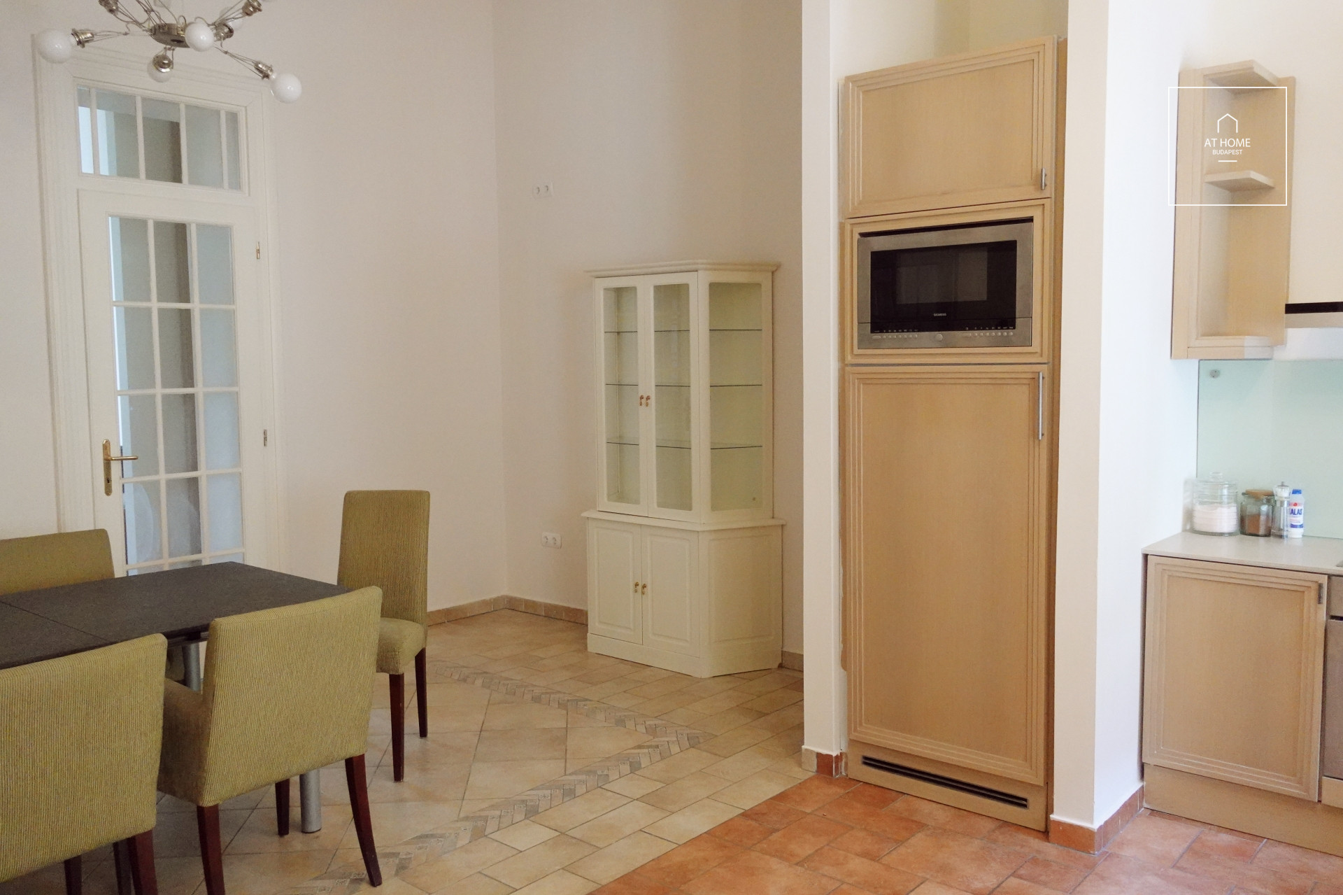 2 bedroom classical style apartment for rent in the II district on the bank of the Danube, Budapest