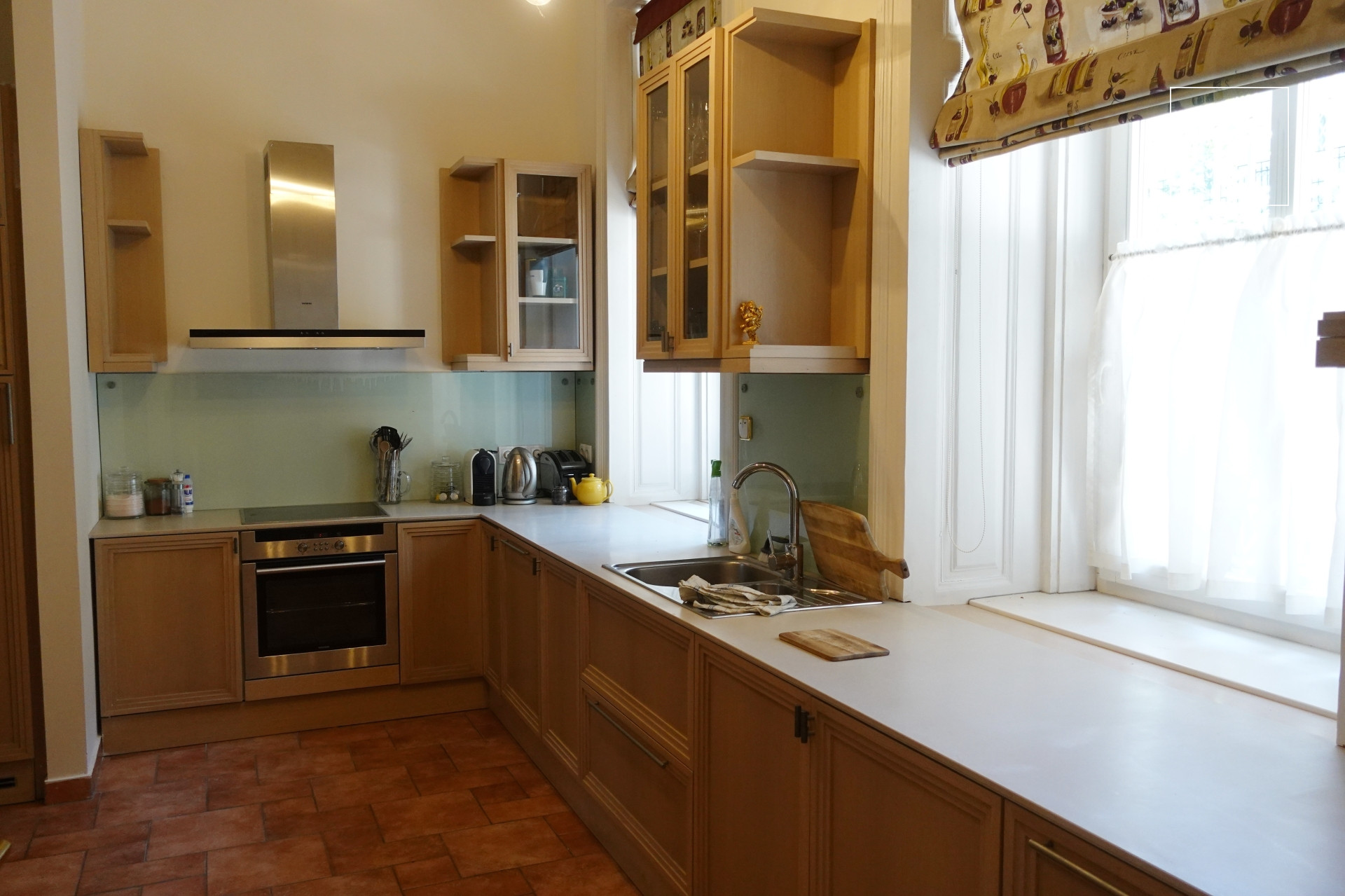 2 bedroom classical style apartment for rent in the II district on the bank of the Danube, Budapest