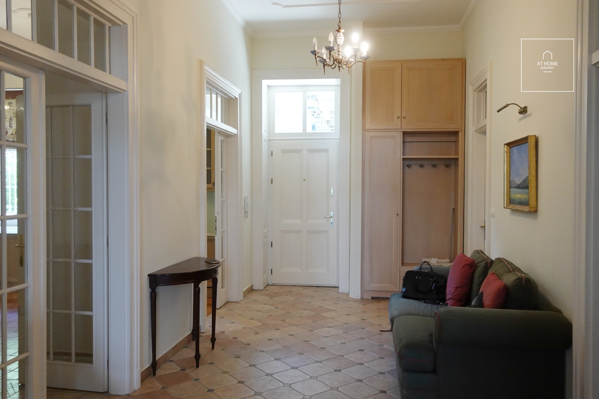 2 bedroom classical style apartment for rent in the II district on the bank of the Danube, Budapest