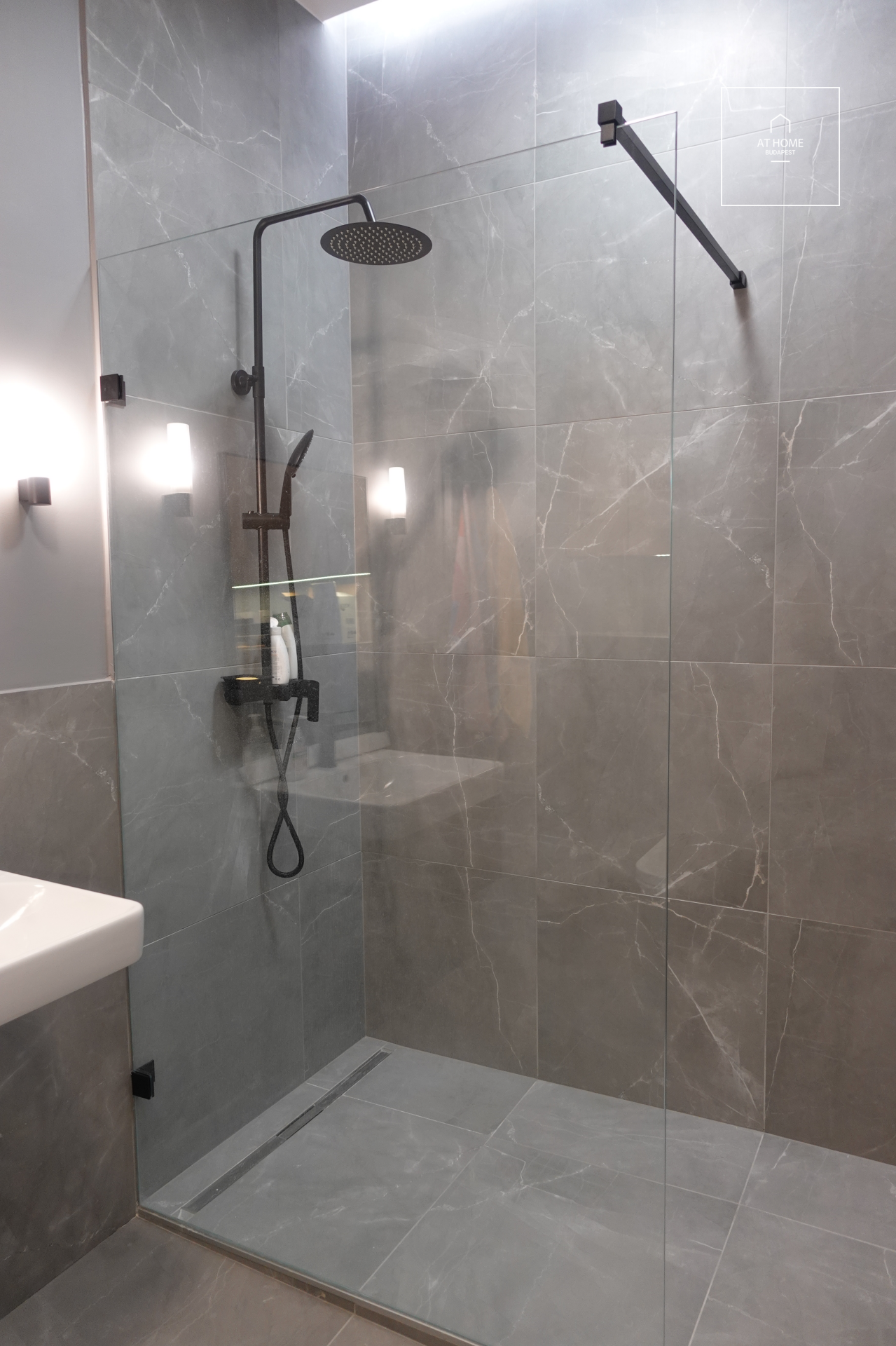 One-bedroom luxury apartment close to the Parlament for short term rent