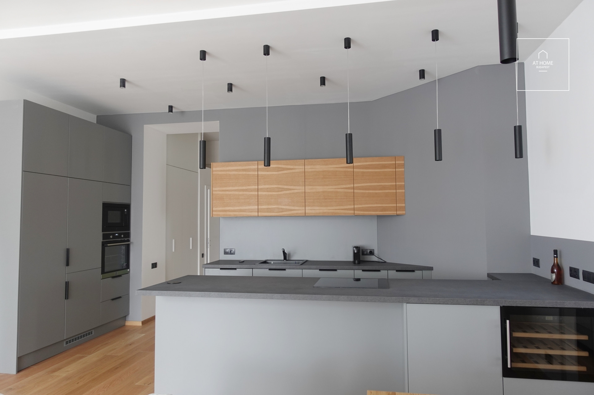 One-bedroom luxury apartment close to the Parlament for short term rent