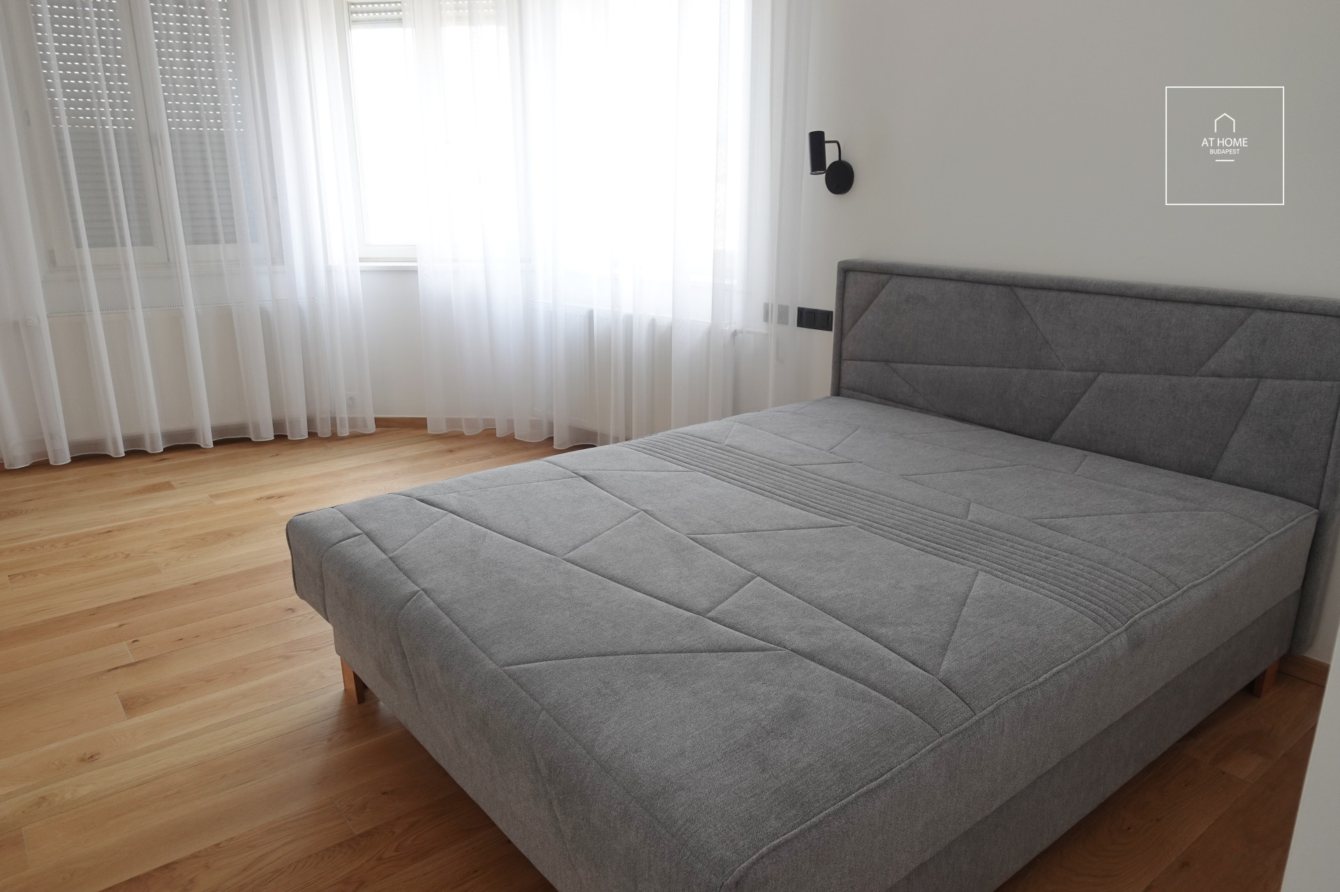 One-bedroom luxury apartment close to the Parlament for short term rent