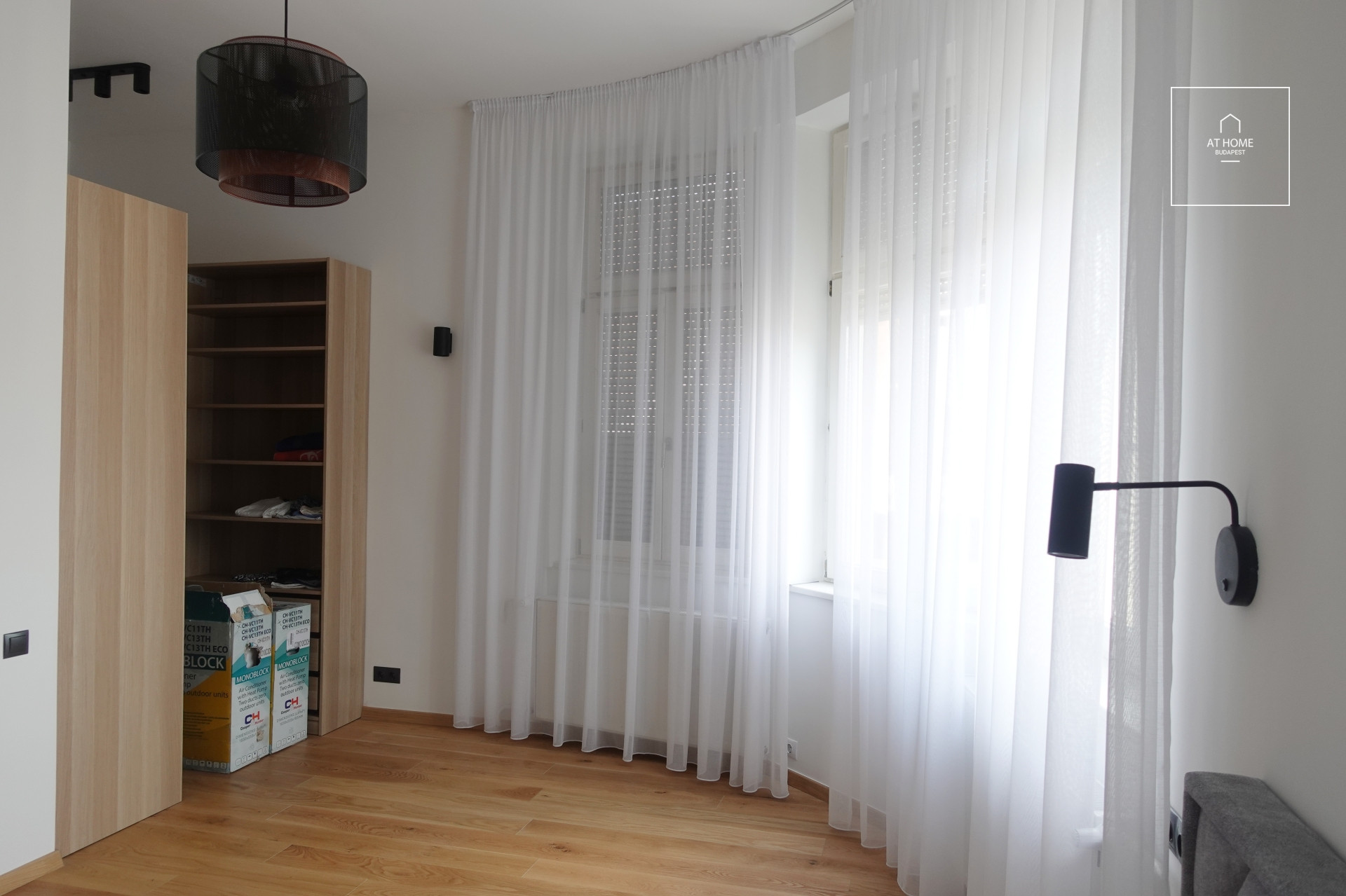 One-bedroom luxury apartment close to the Parlament for short term rent