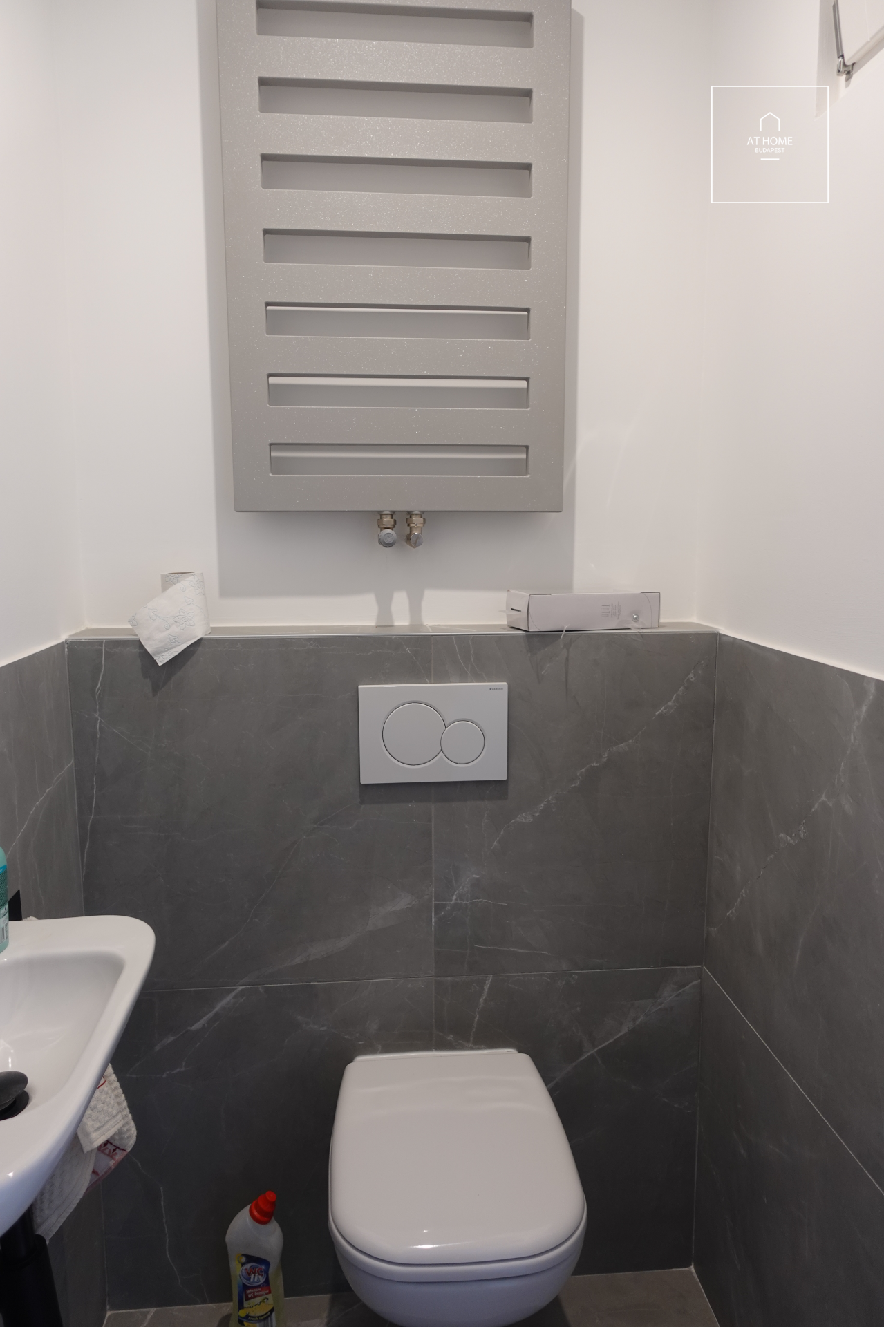 One-bedroom luxury apartment for rent close to the Parlament