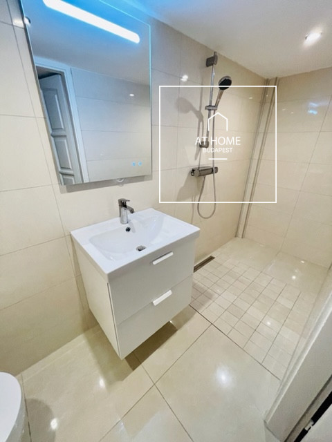 In the 6th district of Budapest a newly renovated apartment is for rent