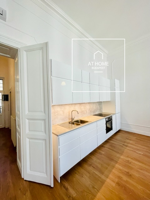 In the 6th district of Budapest a newly renovated apartment is for rent