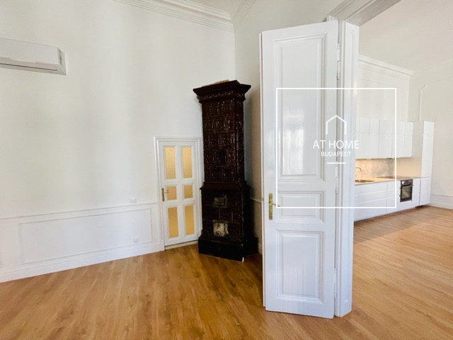 In the 6th district of Budapest a newly renovated apartment is for rent