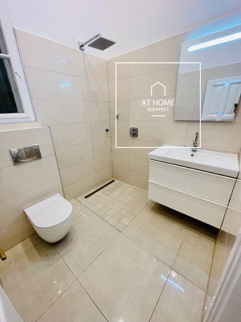 In the 6th district of Budapest a newly renovated apartment is for rent