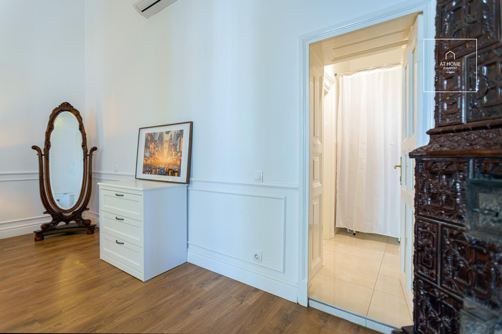 In the 6th district of Budapest a newly renovated apartment is for rent