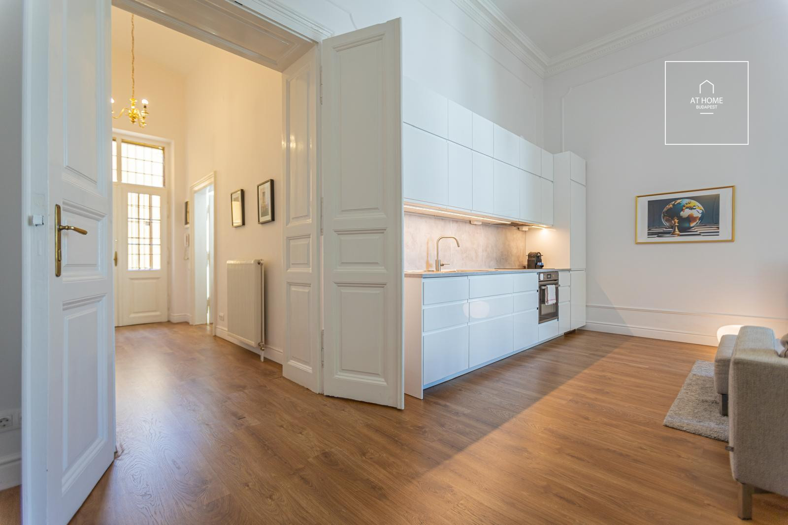 In the 6th district of Budapest a newly renovated apartment is for rent