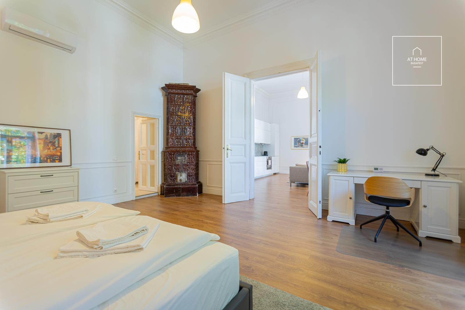 In the 6th district of Budapest a newly renovated apartment is for rent