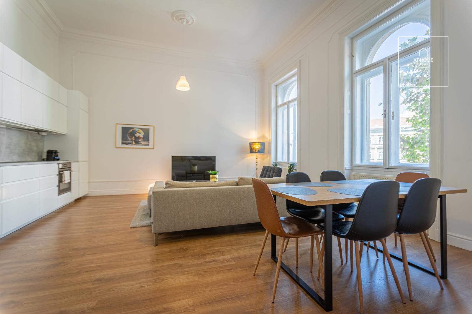In the 6th district of Budapest a newly renovated apartment is for rent