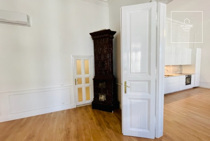 In the 6th district of Budapest a newly renovated apartment is for rent