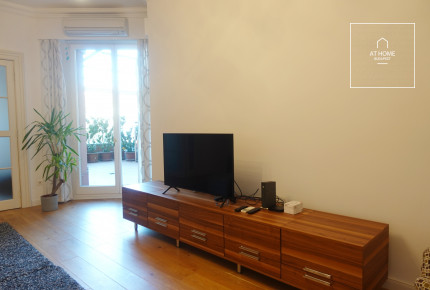 Panoramic, three-bedroom, luxury apartment for rent in the first district, at the foot of Naphegy in Budapest.