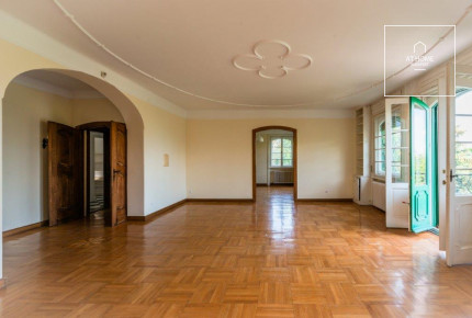 In the 12th district of Budapest a castle in good condition on a beautiful estate is for rent