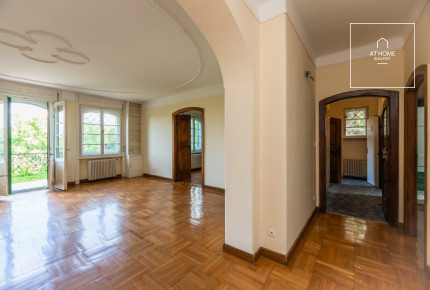 In the 12th district of Budapest a castle in good condition on a beautiful estate is for rent