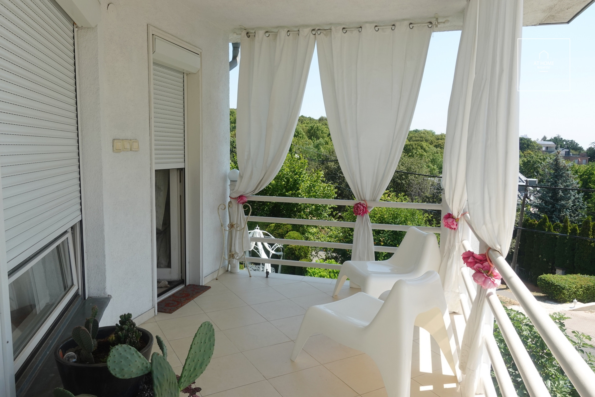 Separate semi-detached house with view and beautiful garden for sale in Budapest, district 12