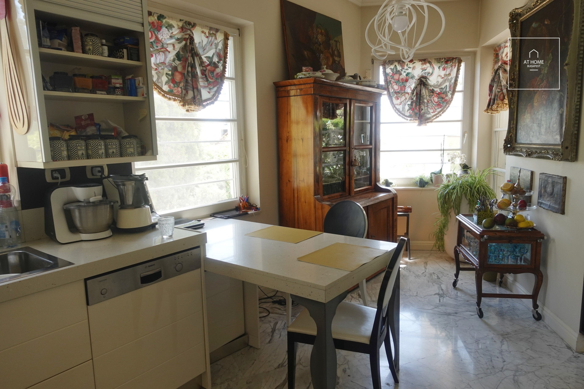 Separate semi-detached house with view and beautiful garden for sale in Budapest, district 12