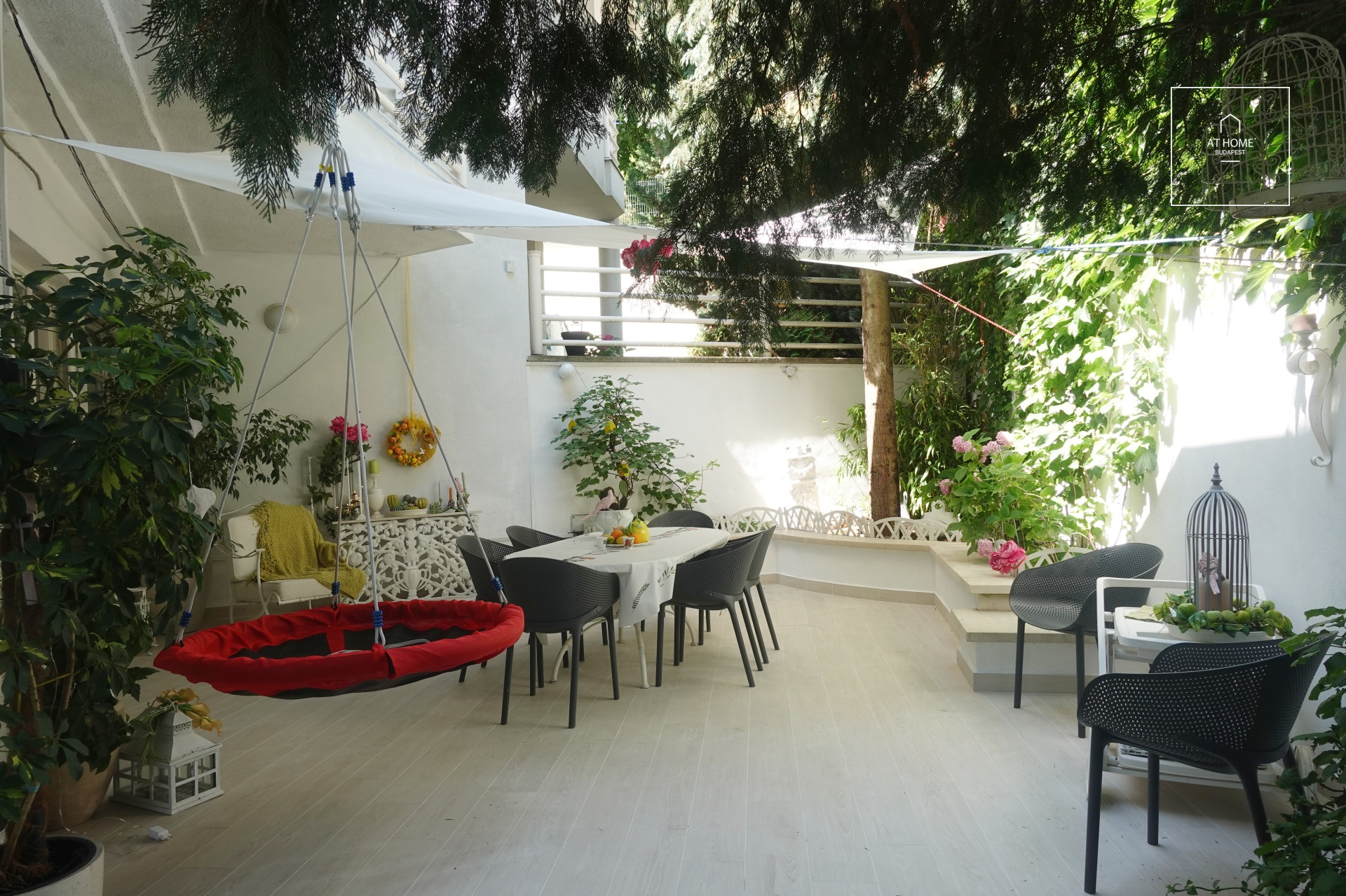 Separate semi-detached house with view and beautiful garden for sale in Budapest, district 12