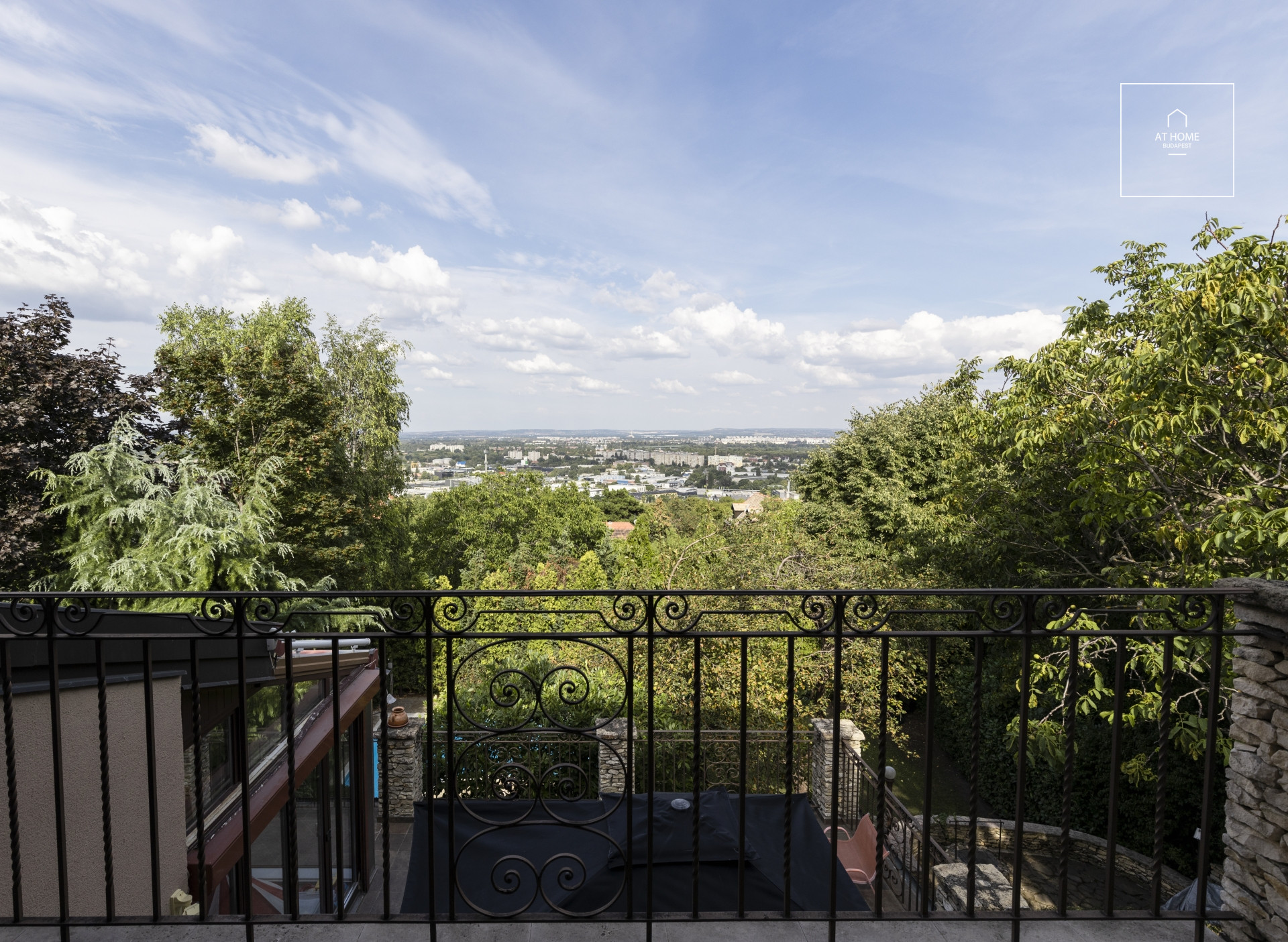 Exclusive house for sale in the 3rd district of Budapest