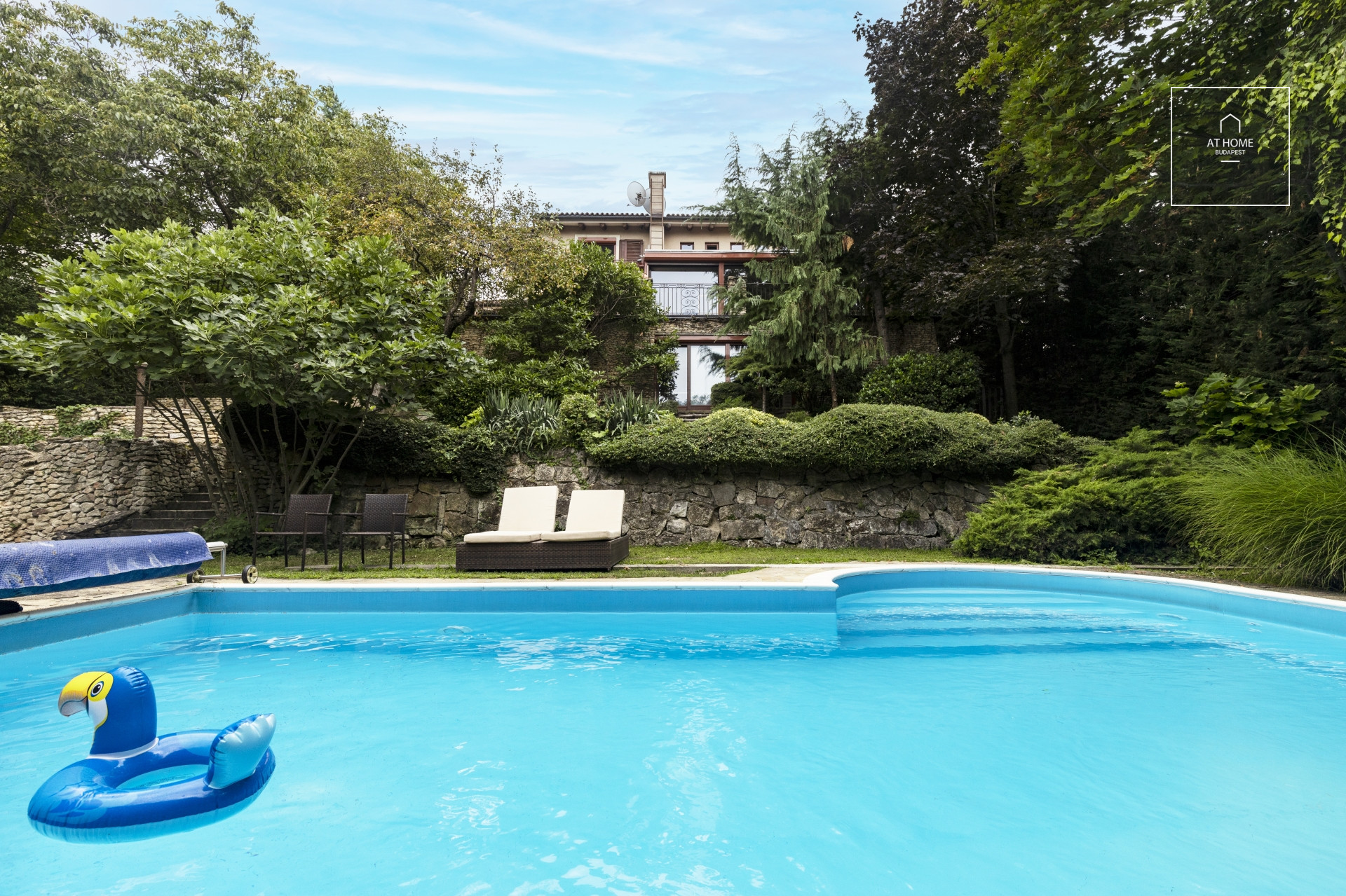 Exclusive house for sale in the 3rd district of Budapest