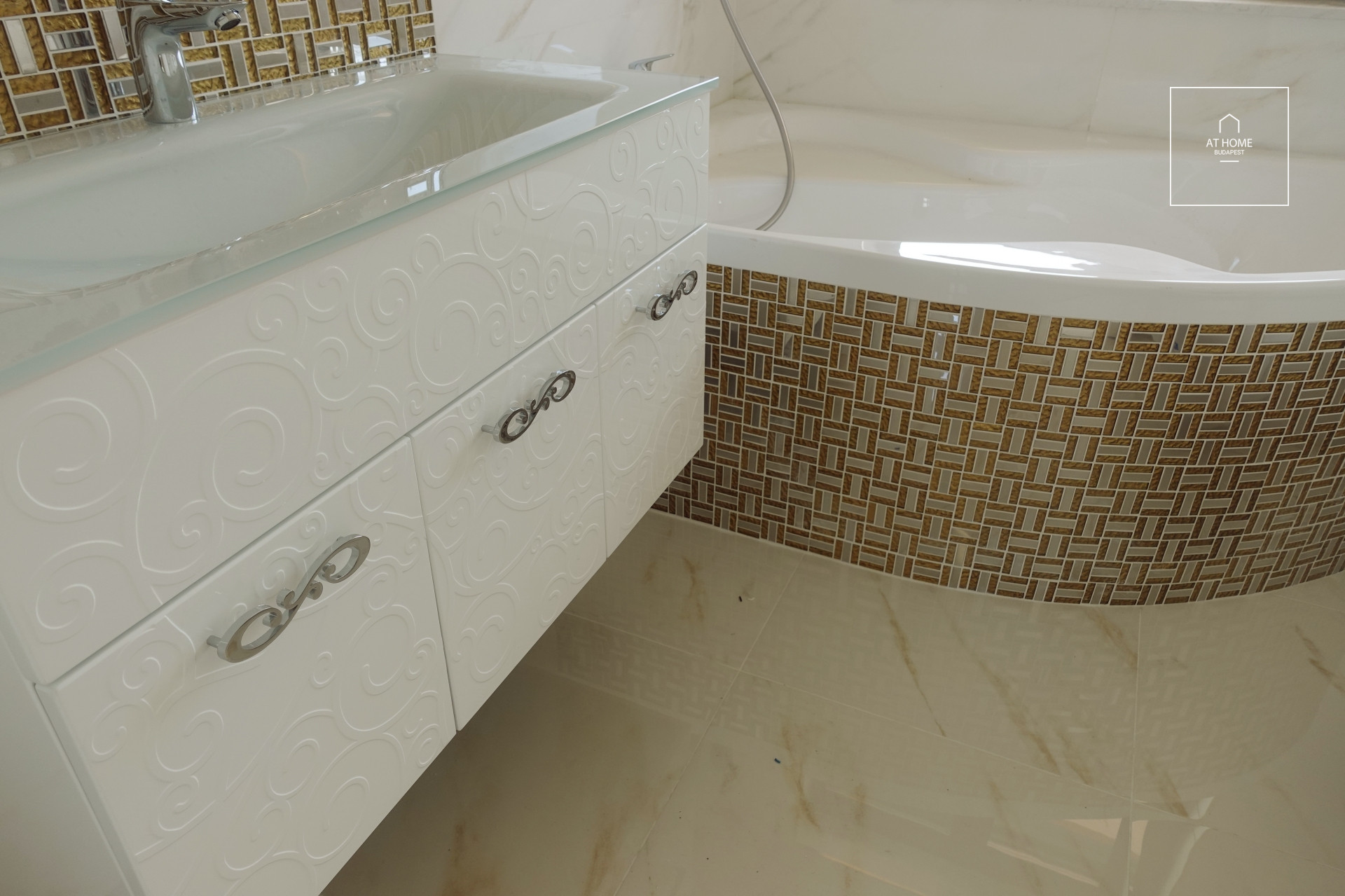 Premium Penthouse Apartment with Panoramic Terraces for Sale in Gazdagrét, Budapest