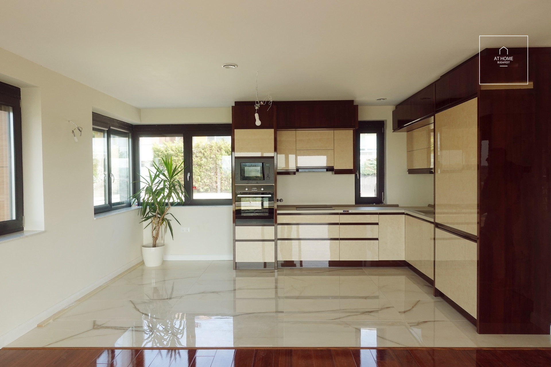 Premium Penthouse Apartment with Panoramic Terraces for Sale in Gazdagrét, Budapest