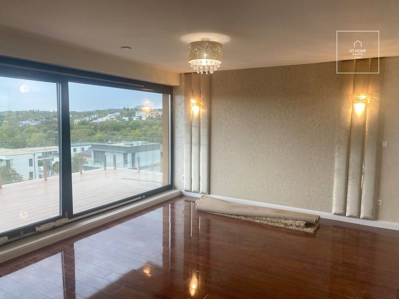 Eladó prémium penthouse lakás panorámás teraszokkal Gazdagréten, Budapesten