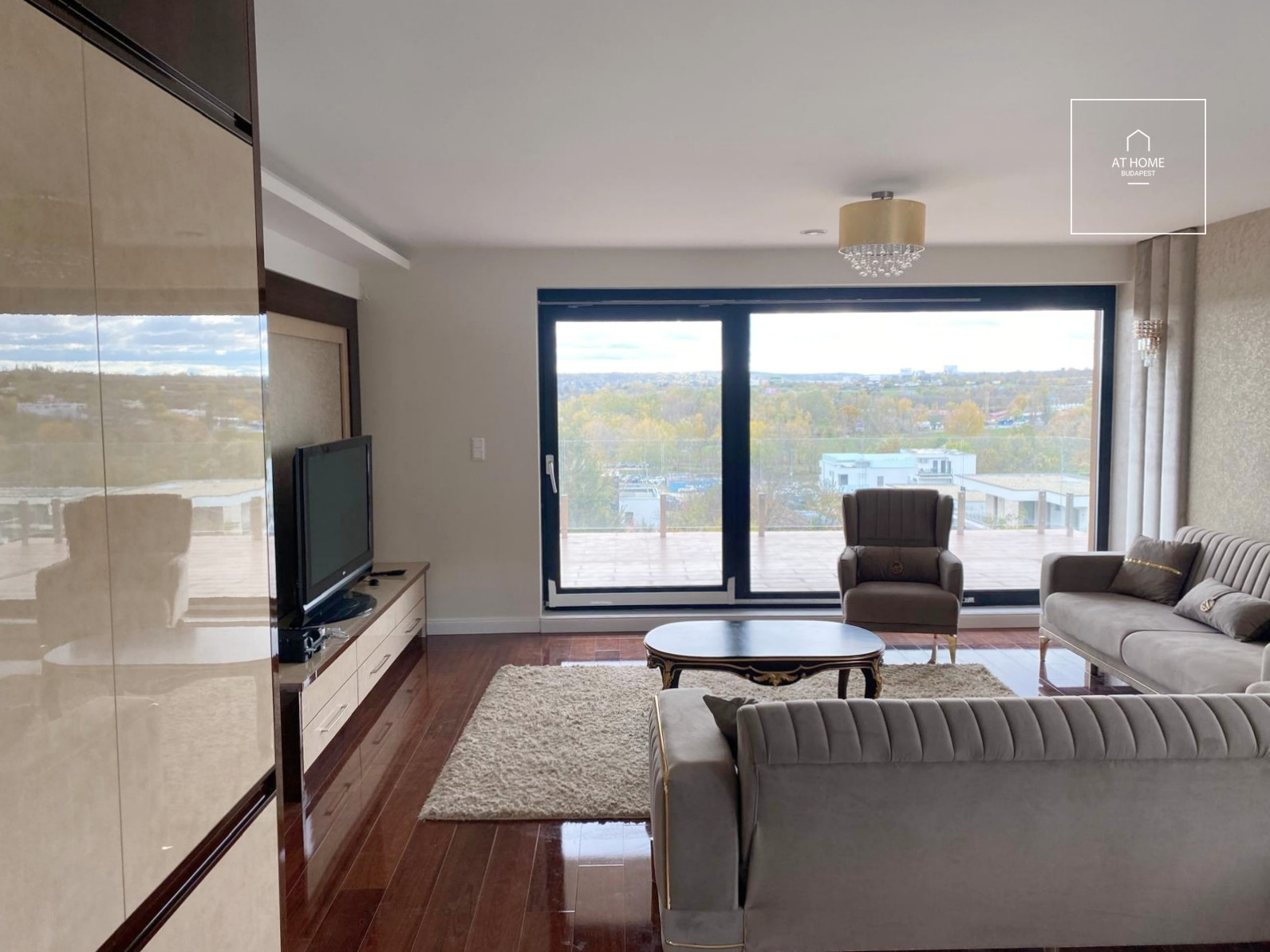 Eladó prémium penthouse lakás panorámás teraszokkal Gazdagréten, Budapesten