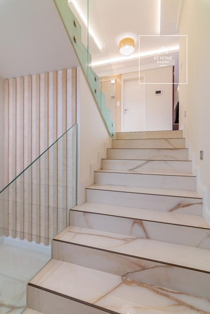 Eladó prémium penthouse lakás panorámás teraszokkal Gazdagréten, Budapesten
