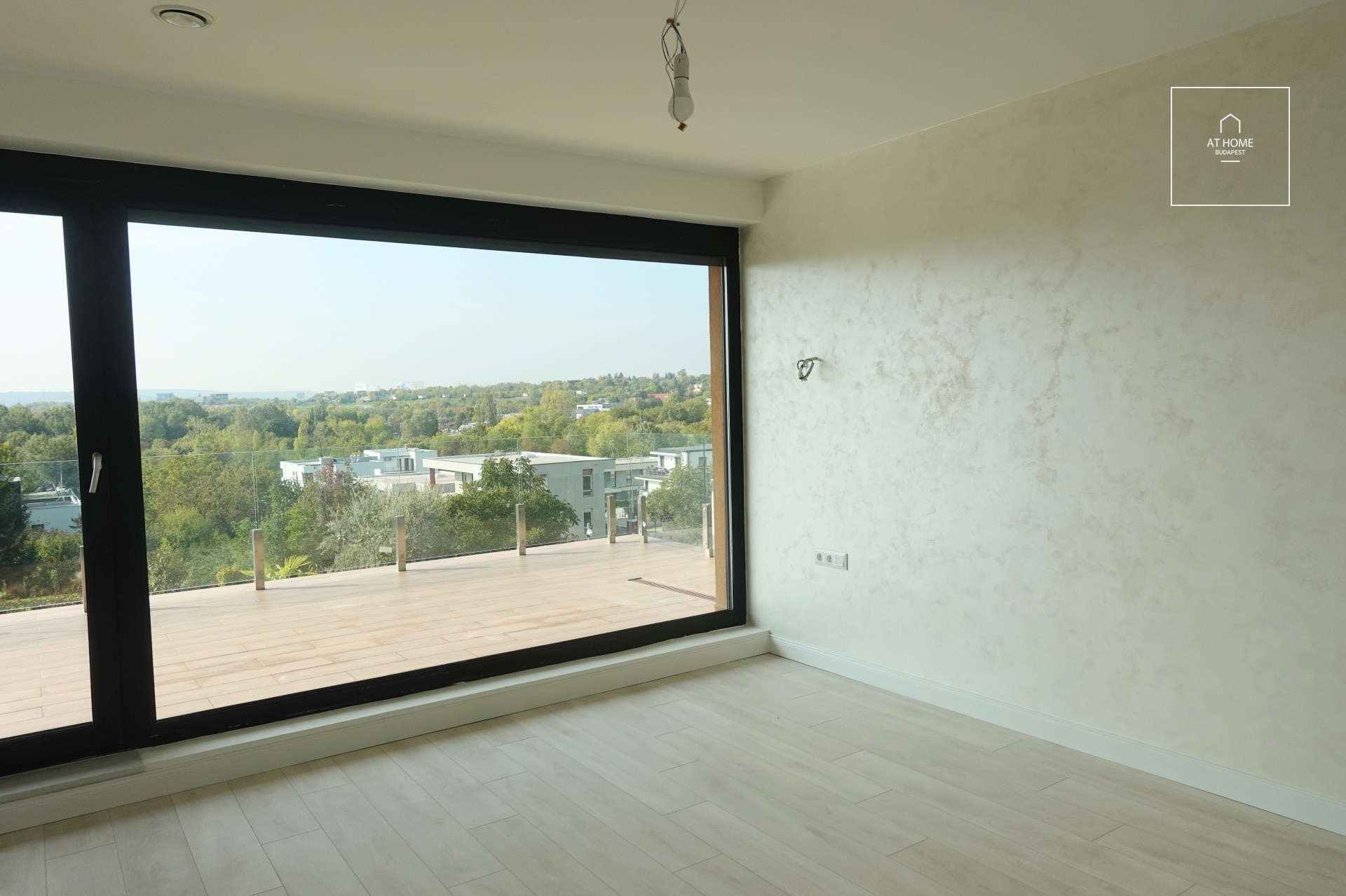 Panorámás, újépítésű lakás eladó, Budapest, 11. kerület, Madárhegy