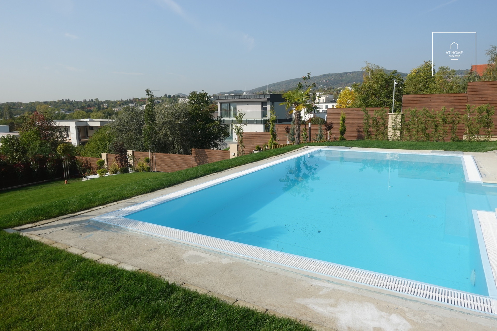 Newly-built 3 flat condominium with pool for sale in Budapest, 11th district, Madárhegy